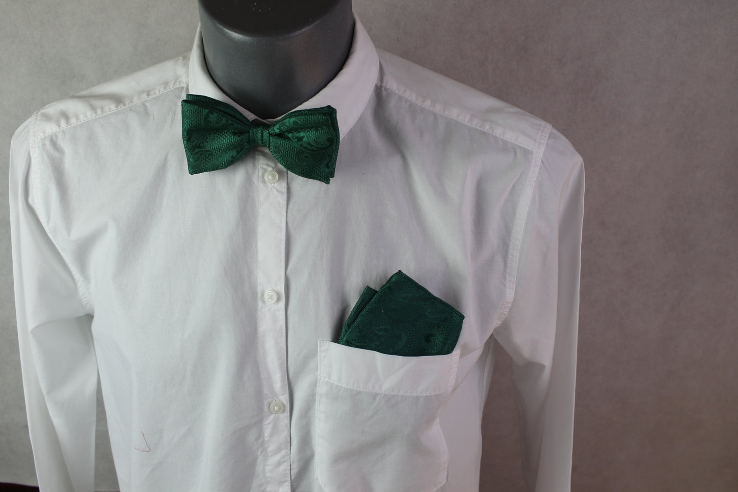 Vintage Frederick Theak pre-tied green jacquard bow tie and handkerchief set adjustable