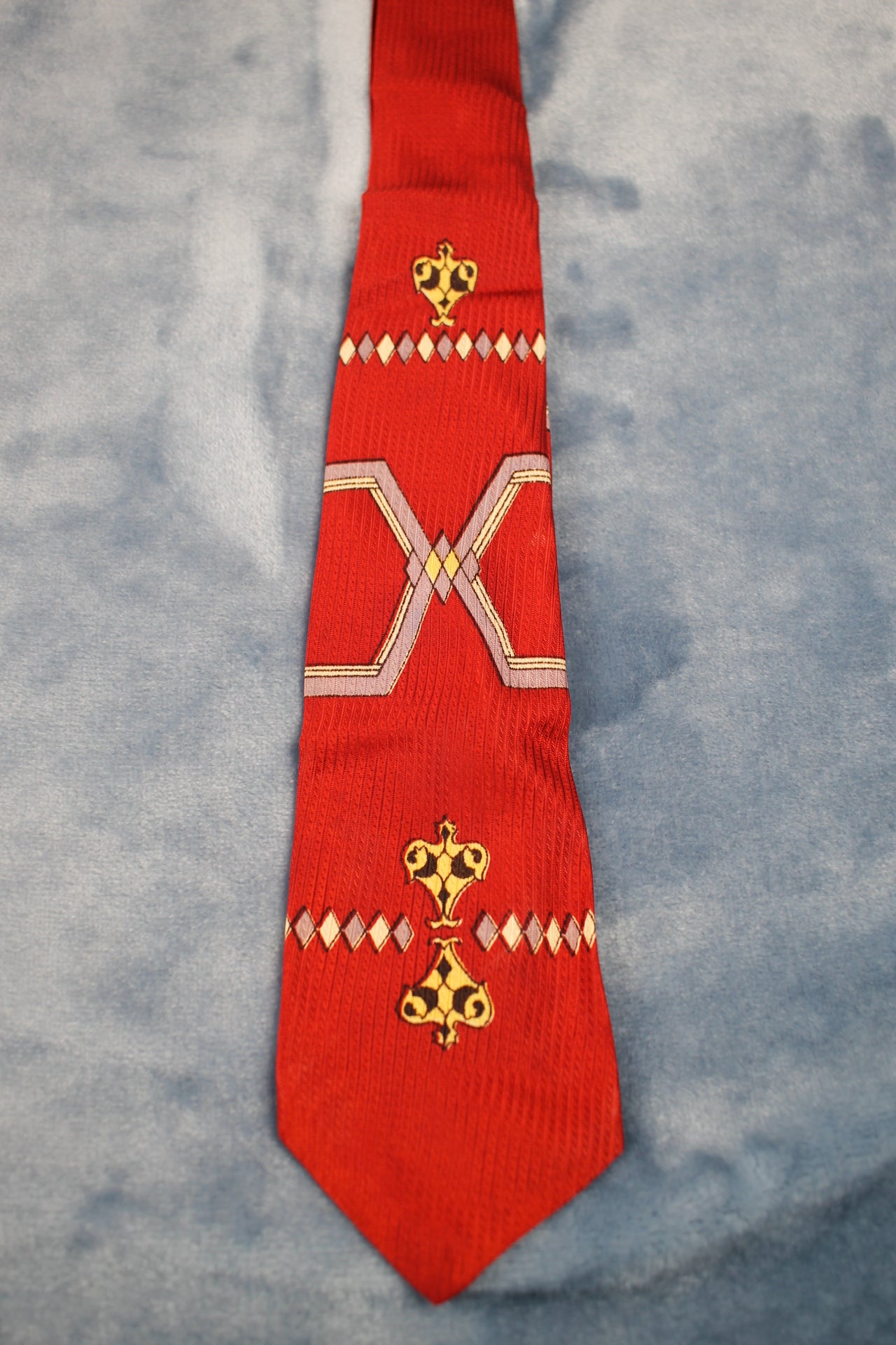 Vintage 1940s/50s red lilac cream pattern tie