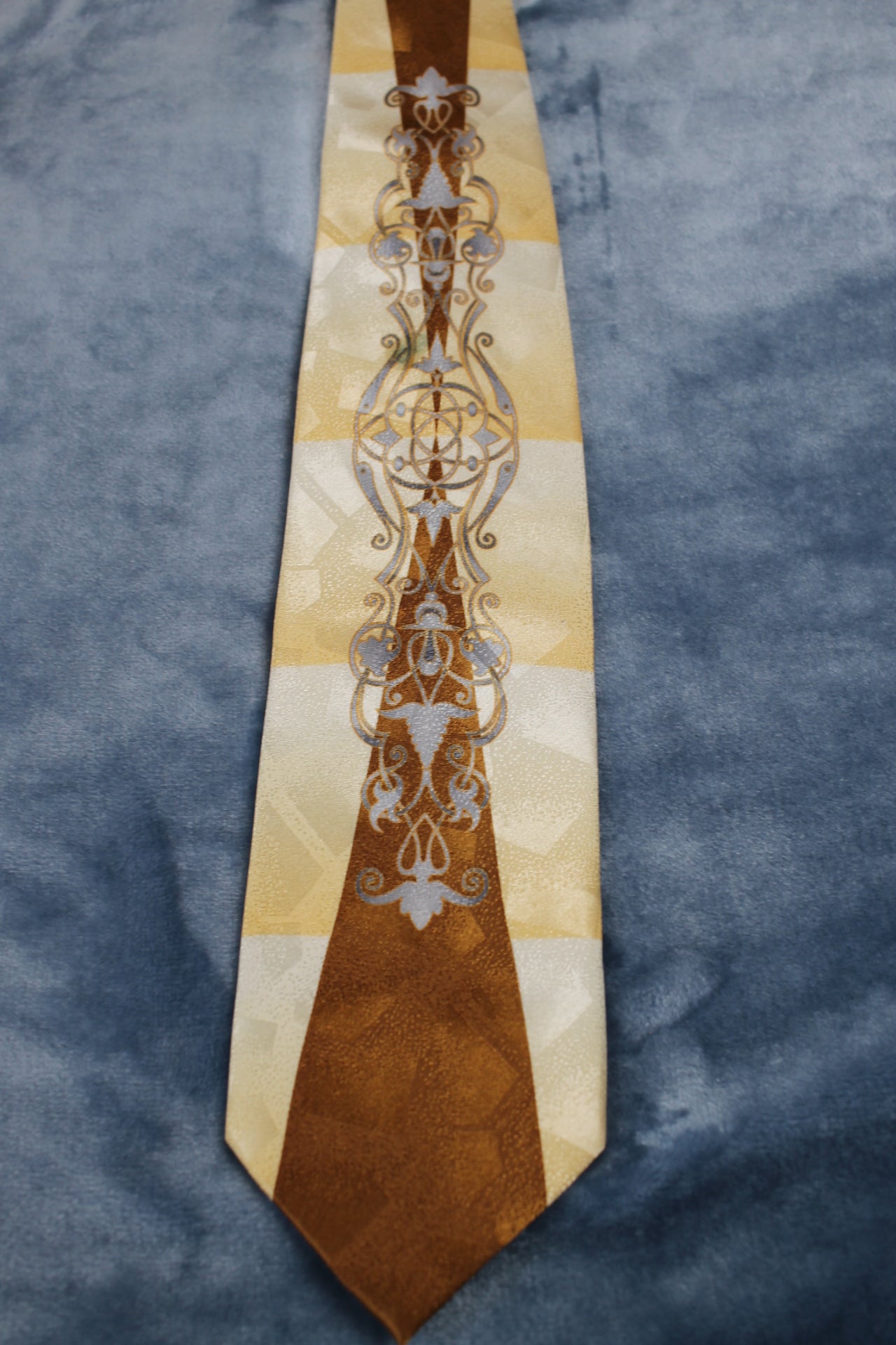 Vintage Fratello Hand Made1940s/50s cream bronze blue pattern swing tie