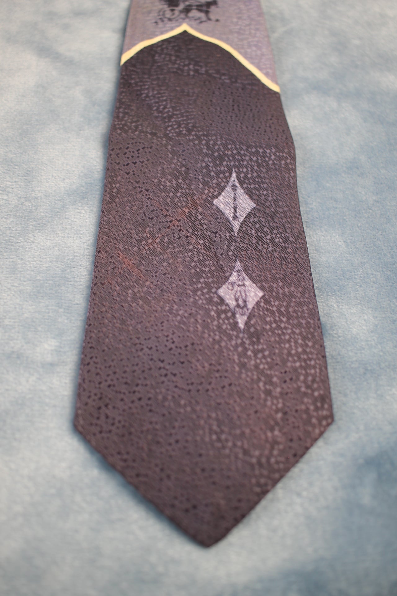 Vintage1940s/50s 2 tone blue horse carriage red pattern tie