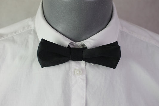 Vintage pre-tied black classic bow tie adjustable