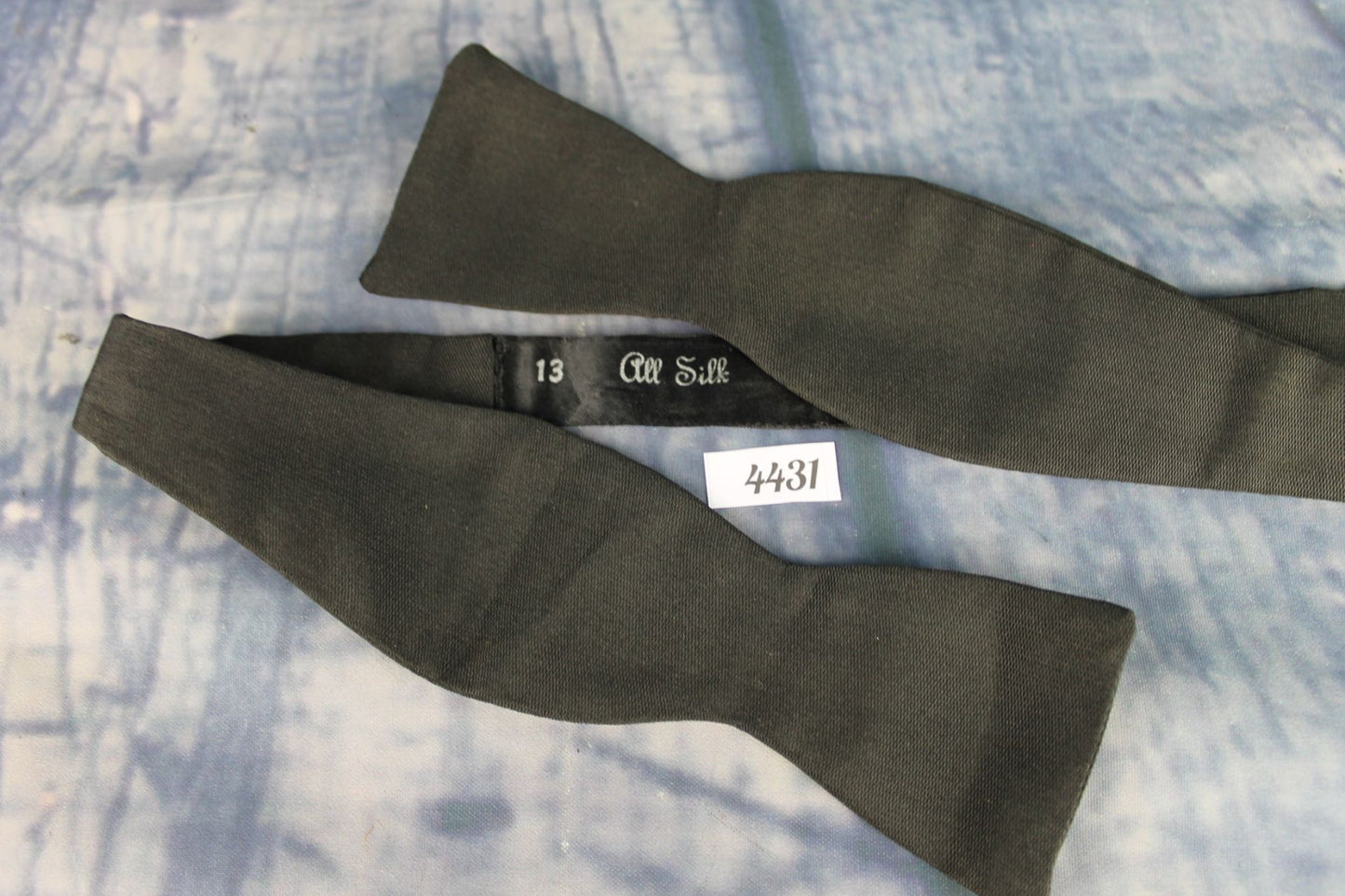Vintage 100% Silk Self Tie Straight End Thistle Bow Tie Classic Black