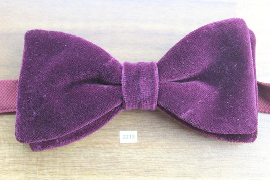 Vintage 1970s Pre Tied Bow Tie Burgundy Velvet Adjustable