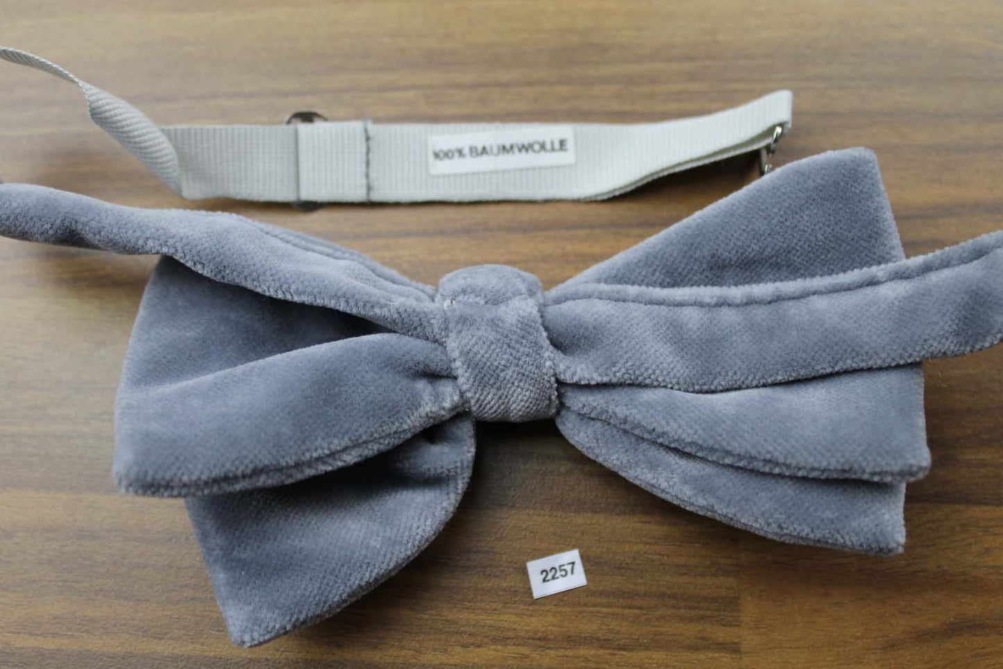 Vintage 1970s Pre Tied Bow Tie Silver Grey Velvet Adjustable