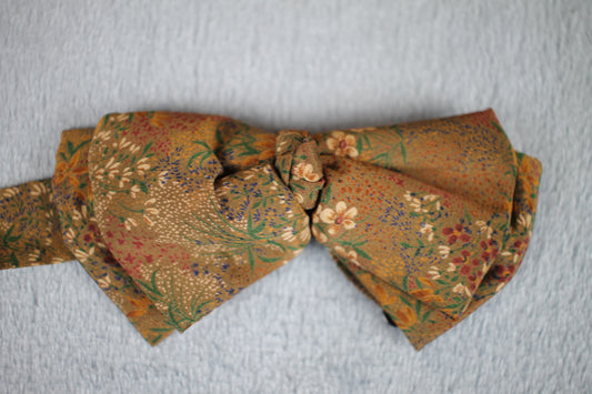 Vintage pre-tied flowery scene bow tie adjustable