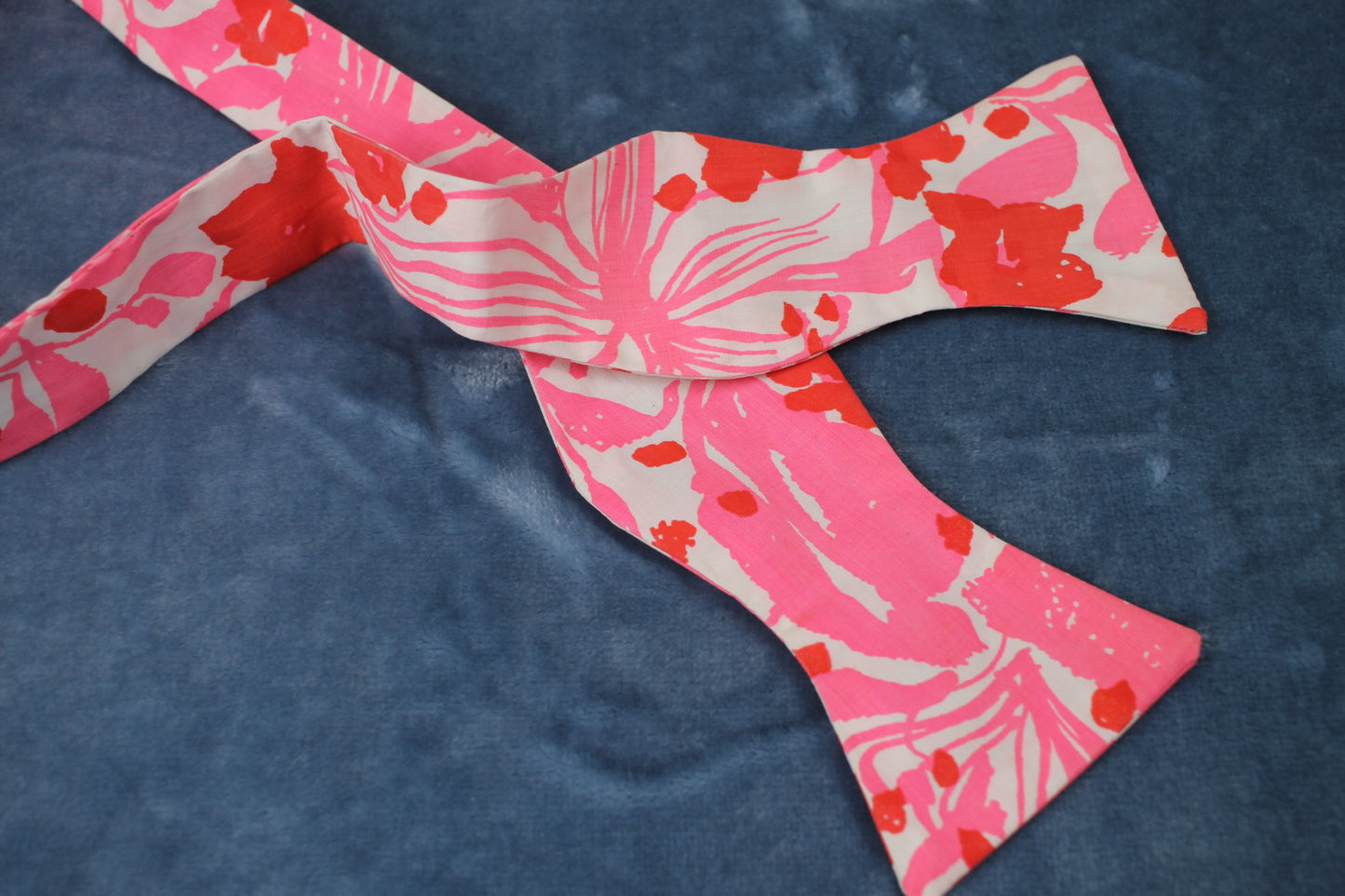 Vintage self tie thistle end pink white pattern bow tie