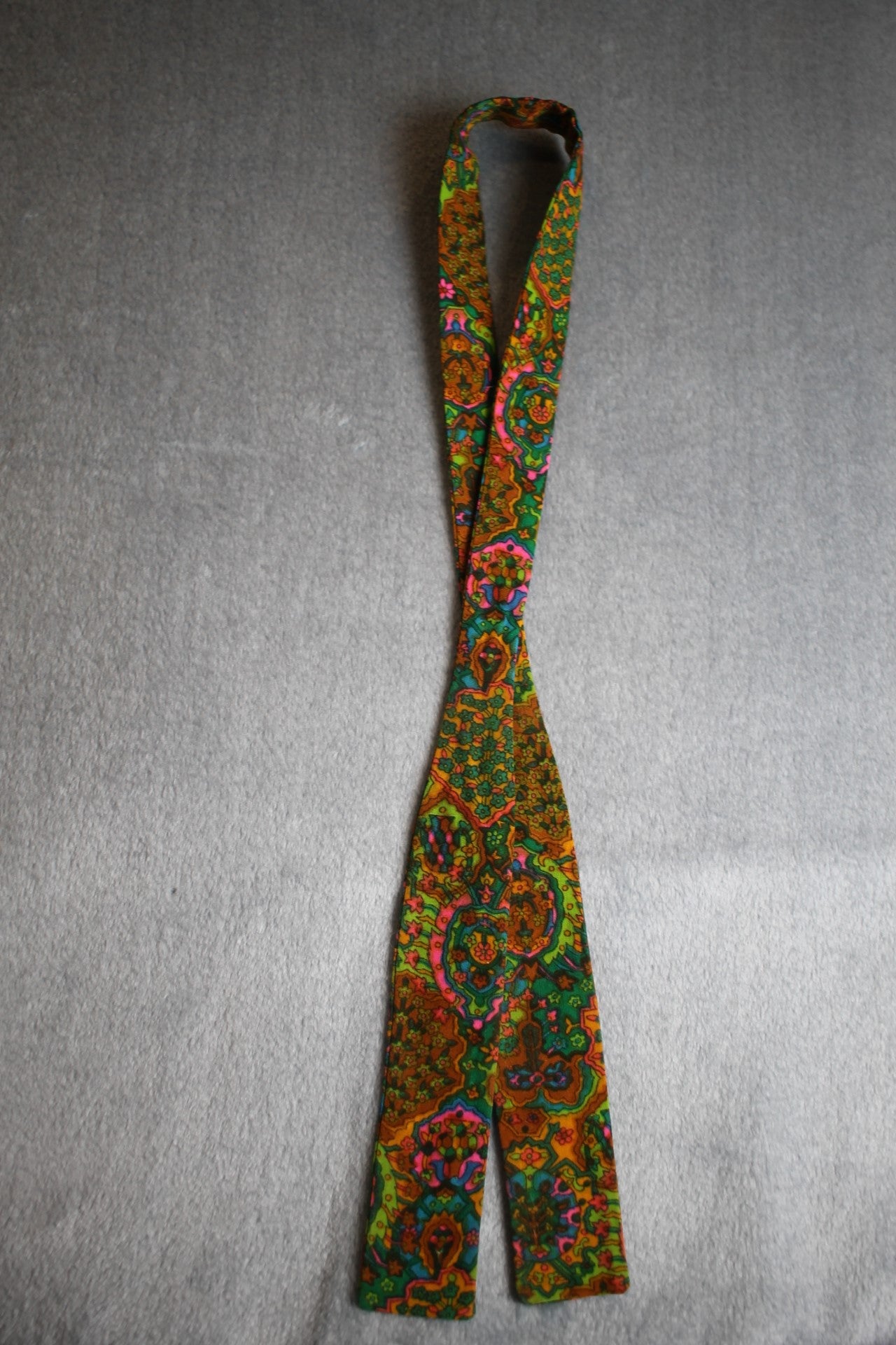 Vintage self tie paddle end pink brown green blue pattern bow tie