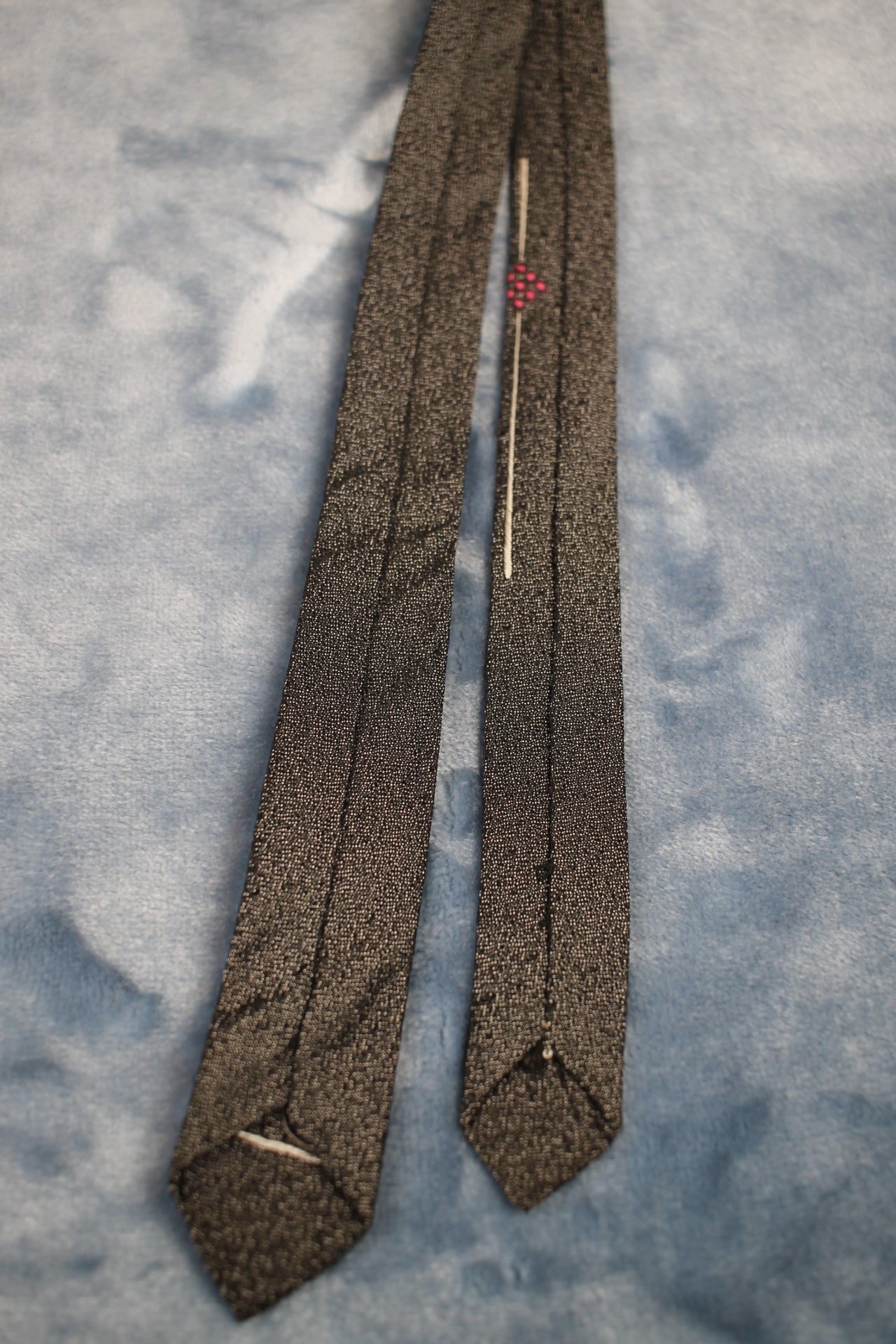Vintage Dark Grey Flecked Red Motif Skinny Tie 1940s/50s