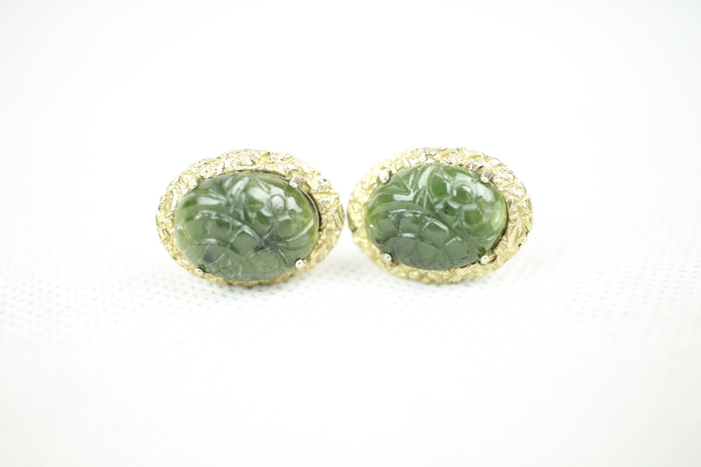 Vintage Anson Carved Oval Green Stone Leaf Pattern Mount Cuff Links