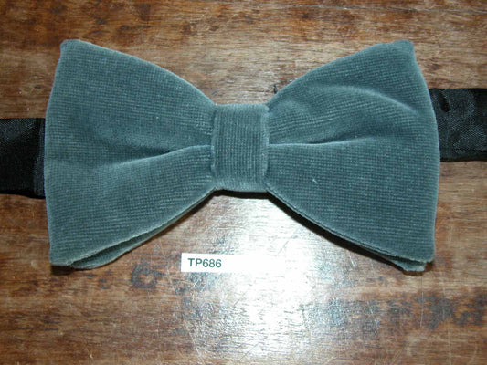 Vintage 1970s Pre Tied Bow Tie Grey Velvet Adjustable