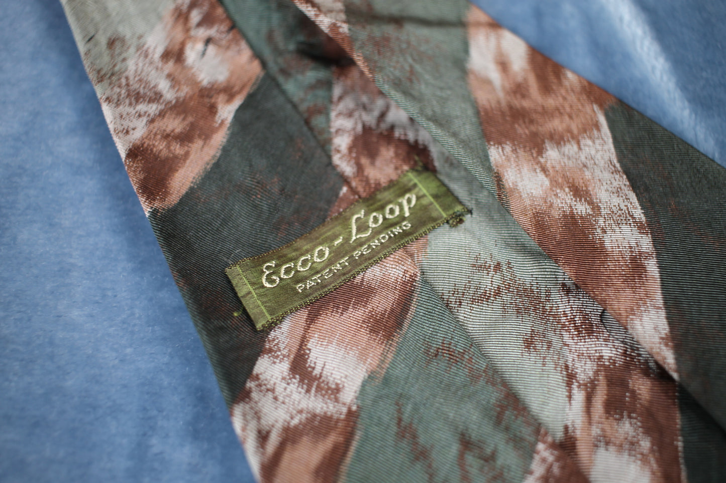 Vintage Ecco Loop imported silk 2 tone green brown pattern swing tie