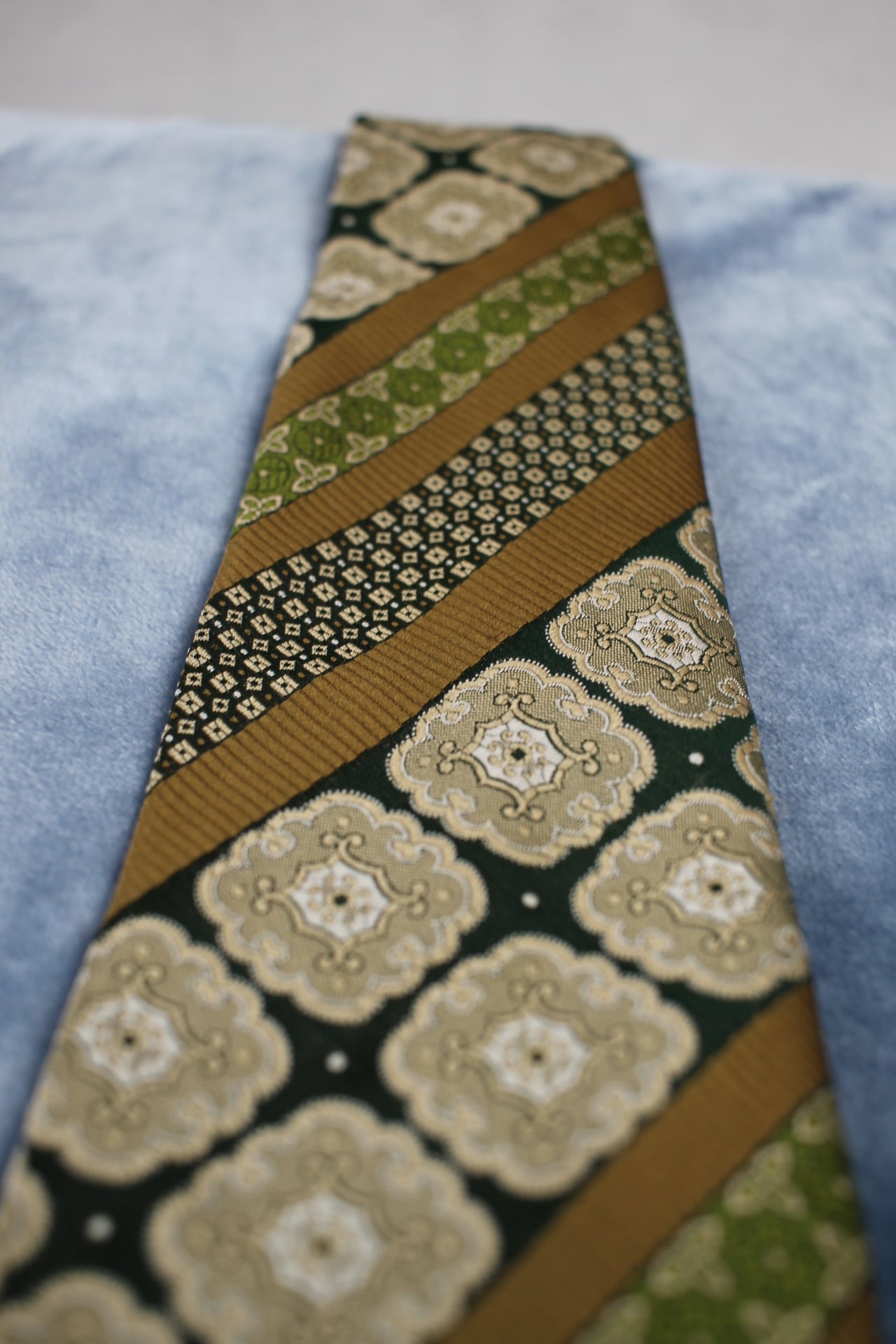 Vintage Tootal 1960s green pattern kipper tie