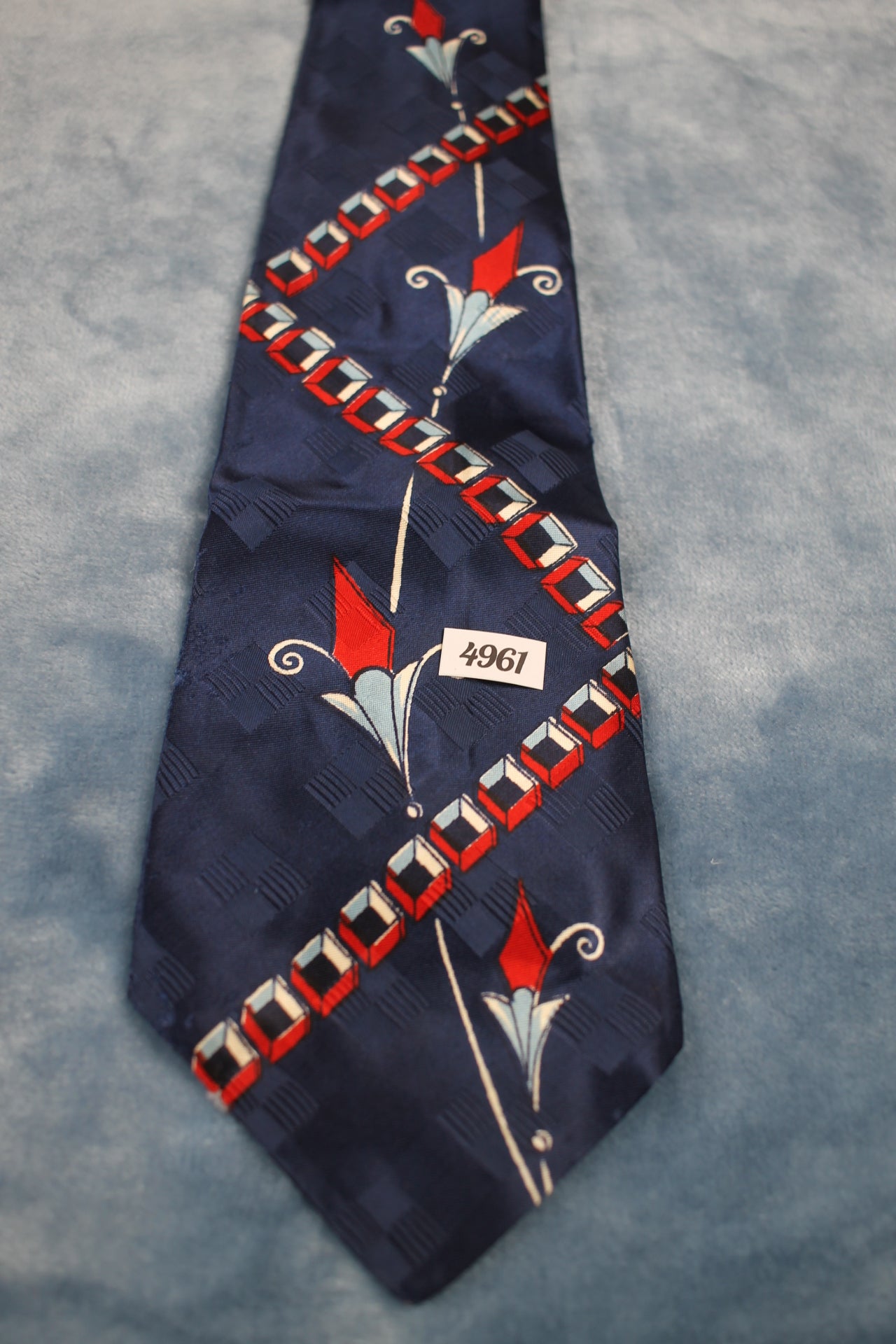 Vintage 1940s/50s dark blue red chain floral swing tie