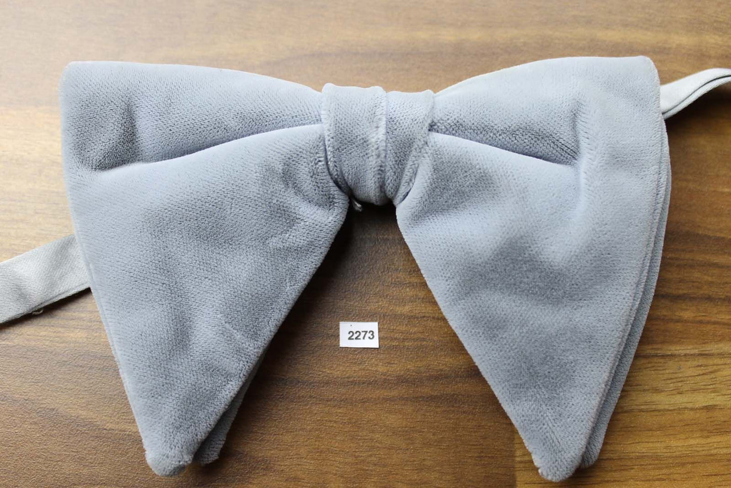 Vintage 1970s Pre Tied Drop Bow Tie Silver Grey Velvet Adjustable