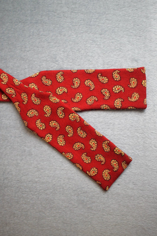 Vintage The Adapta London self tie paddle end red paisley pattern bow tie