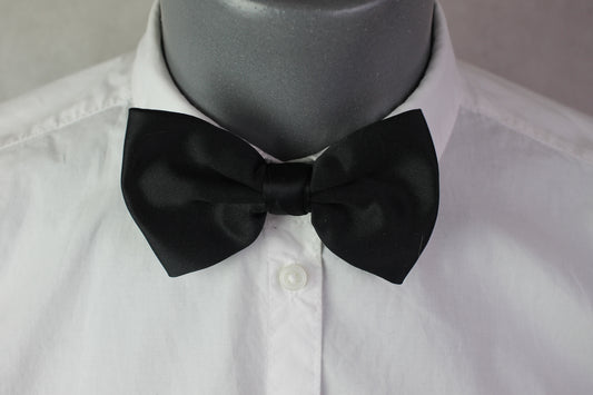 Vintage pre-tied black classic bow tie adjustable