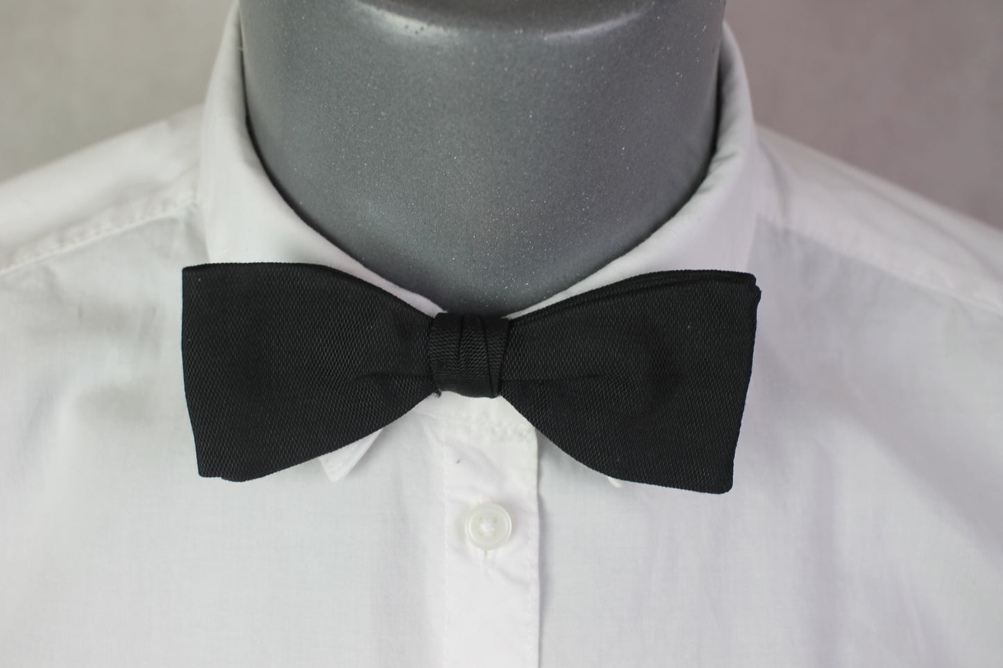 Vintage pre-tied classic black bow tie adjustable