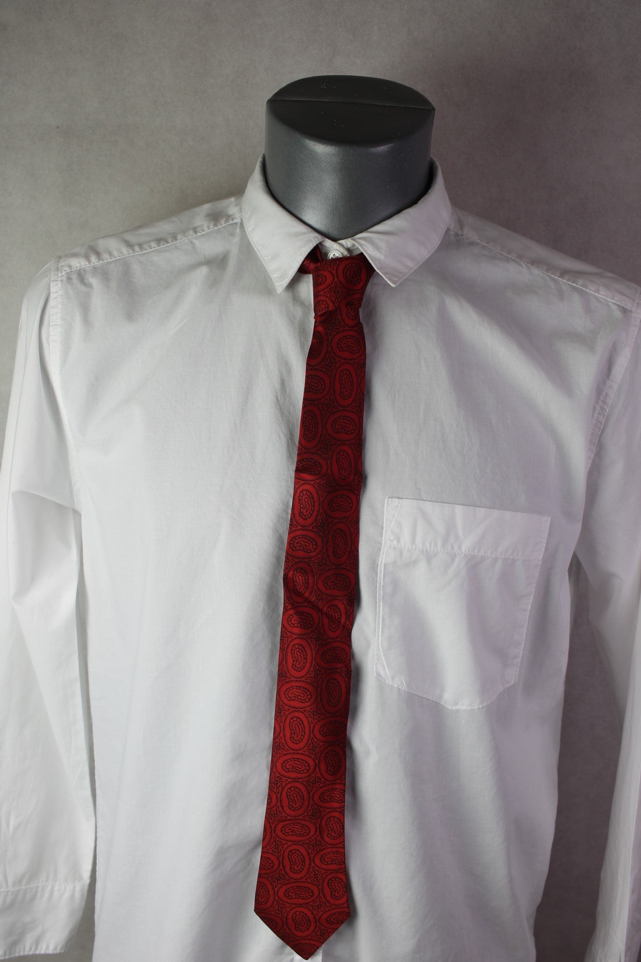 Vintage red black circles pattern skinny tie