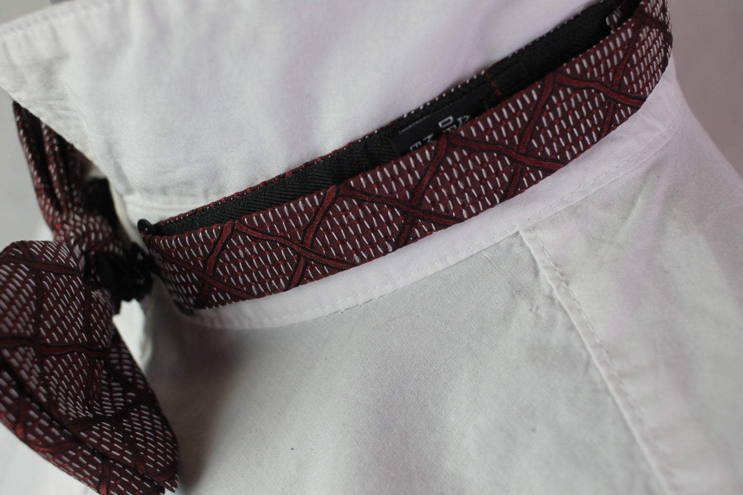 Vintage Frederick Theak pre-tied dark red silver pattern bow tie adjustable still in box