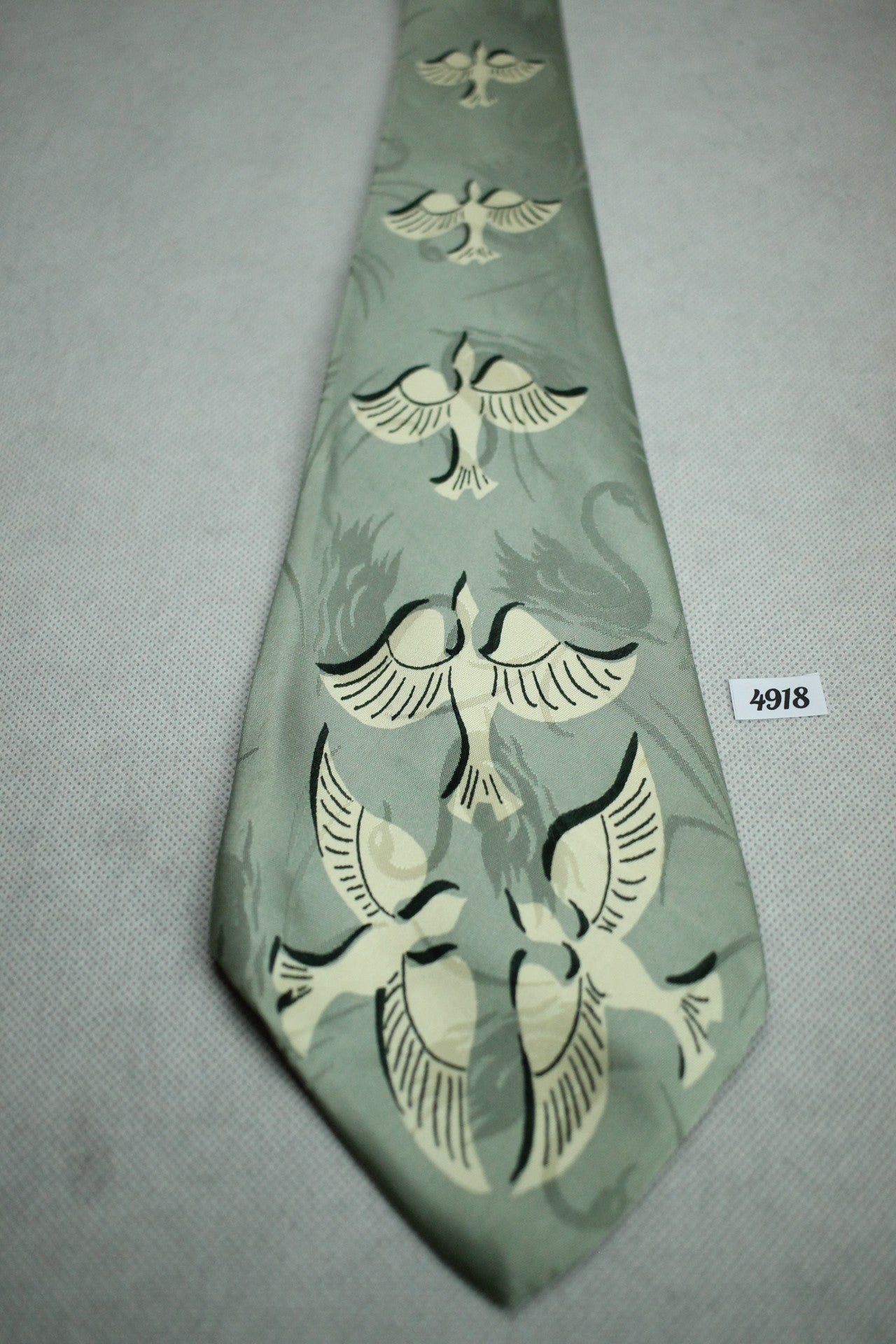 Vintage 1940s/50s Signet Peace Doves All Silk Jacquard Swing Tie