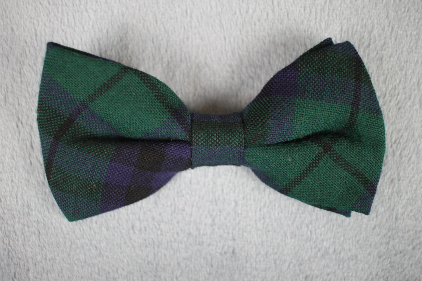 Vintage green blue tartan pattern clip on bow tie