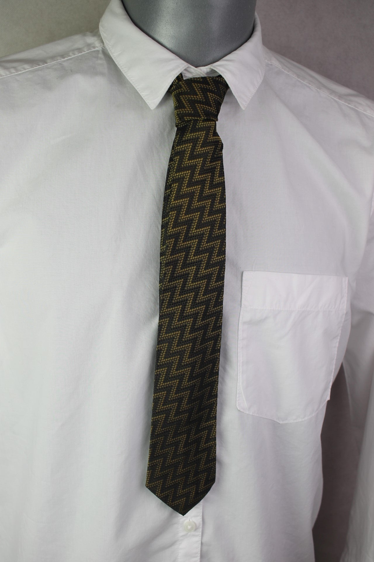 Vintage gold black zig zag pattern skinny tie