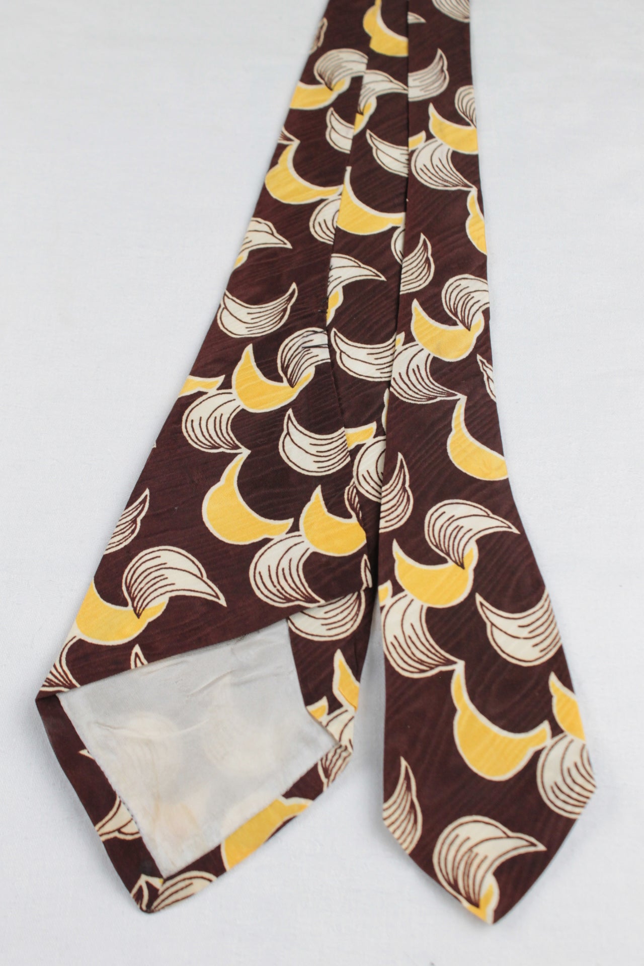 Vintage Arrow Brown Yellow Reoccurring Pattern Swing Tie 1940s/50s