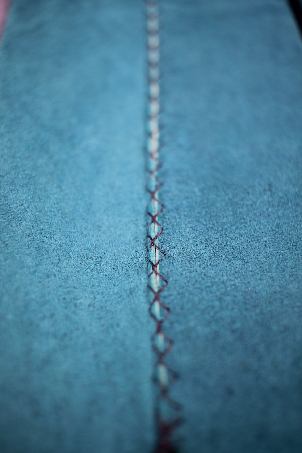 Vintage 1940s/50s suede cut turquoise swing tie