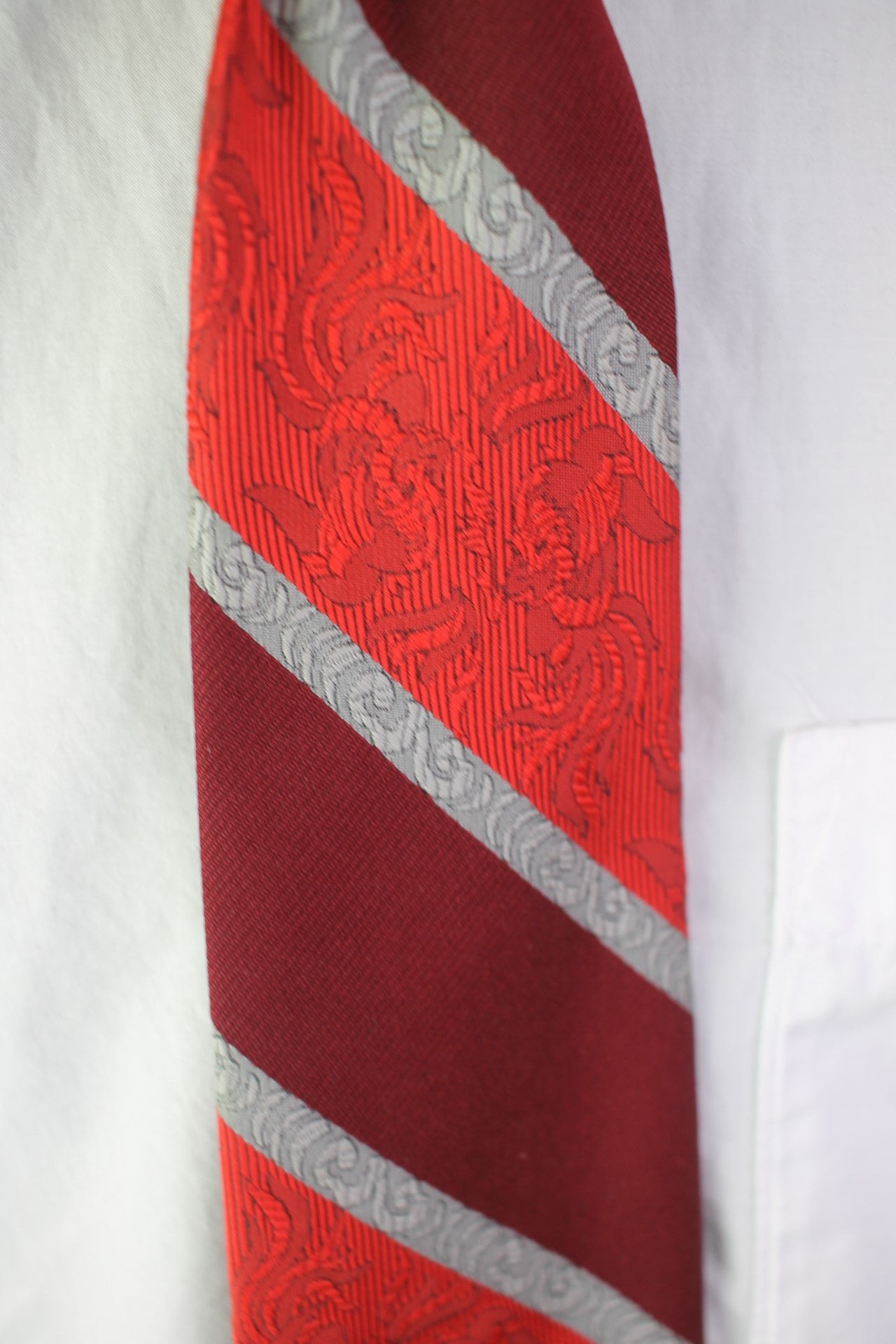 Vintage ILG'S Elizabeth 1950s burgundy silver red striped jacquard tie