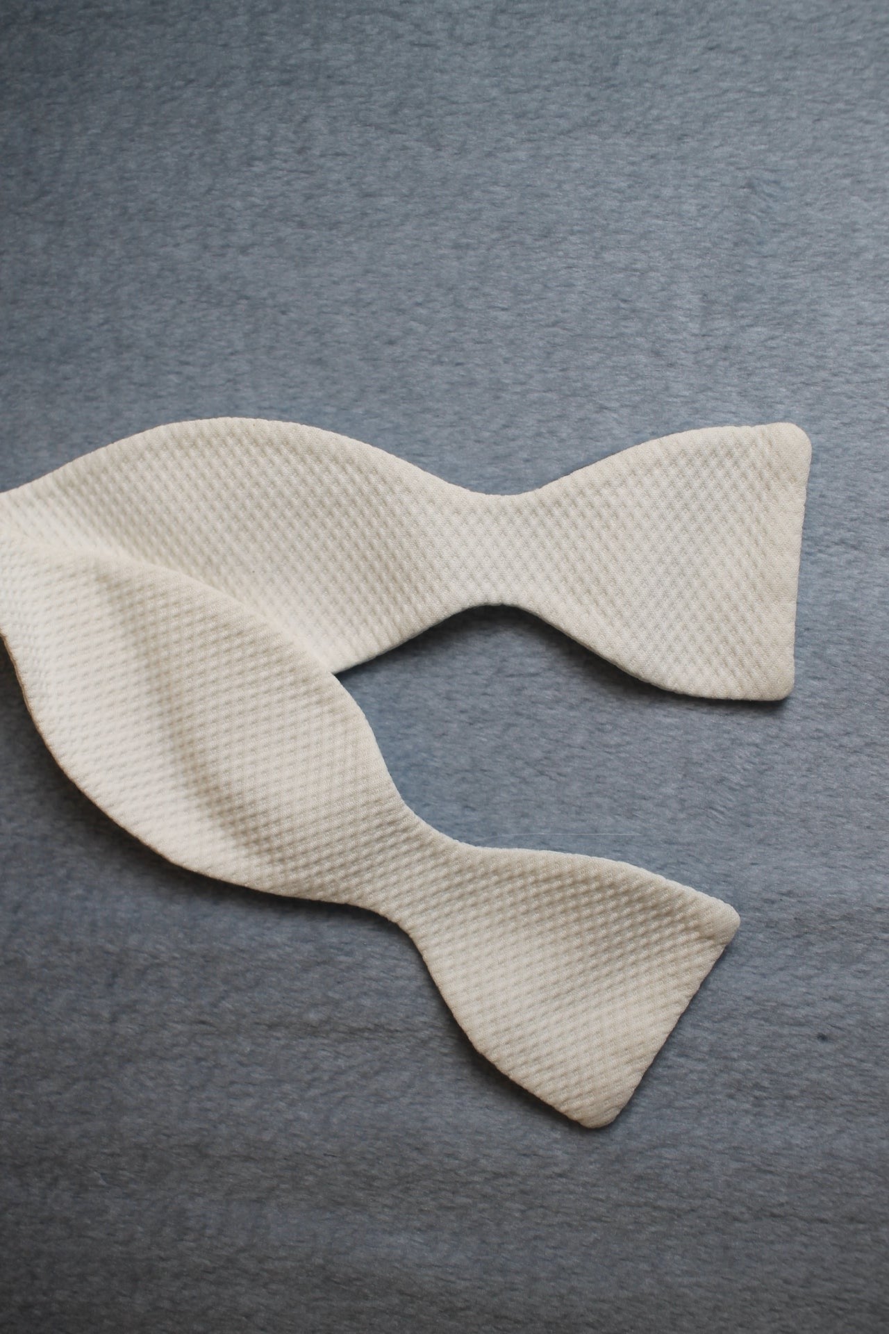 Vintage Akco self tie thistle end white textured bow tie adjustable