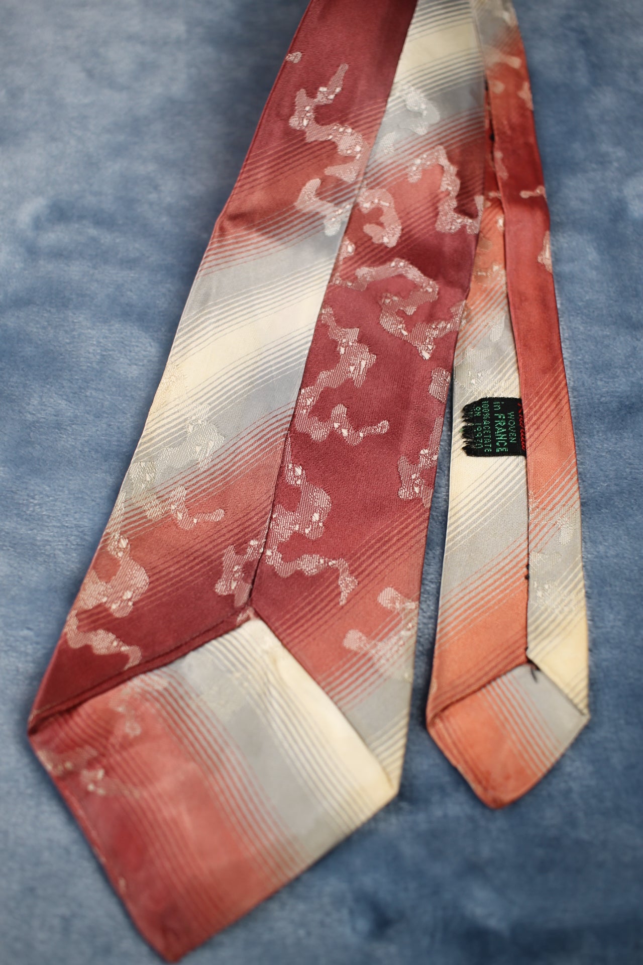 Vintage Rhodia France 1950s/60s pink cream silver faded look pattern tie