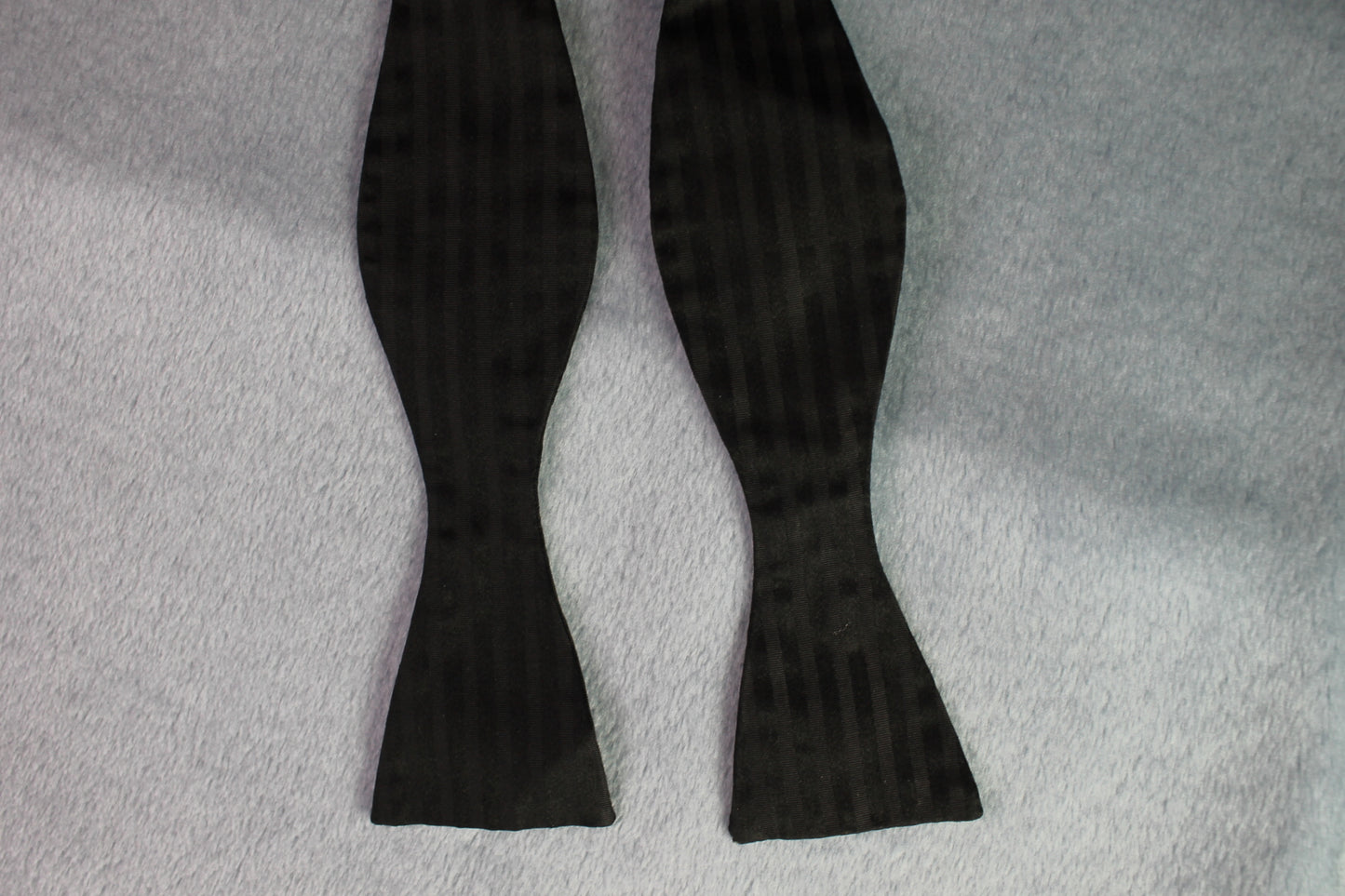 Vintage Higgins & Frank self tie thistle end black striped pattern bow tie