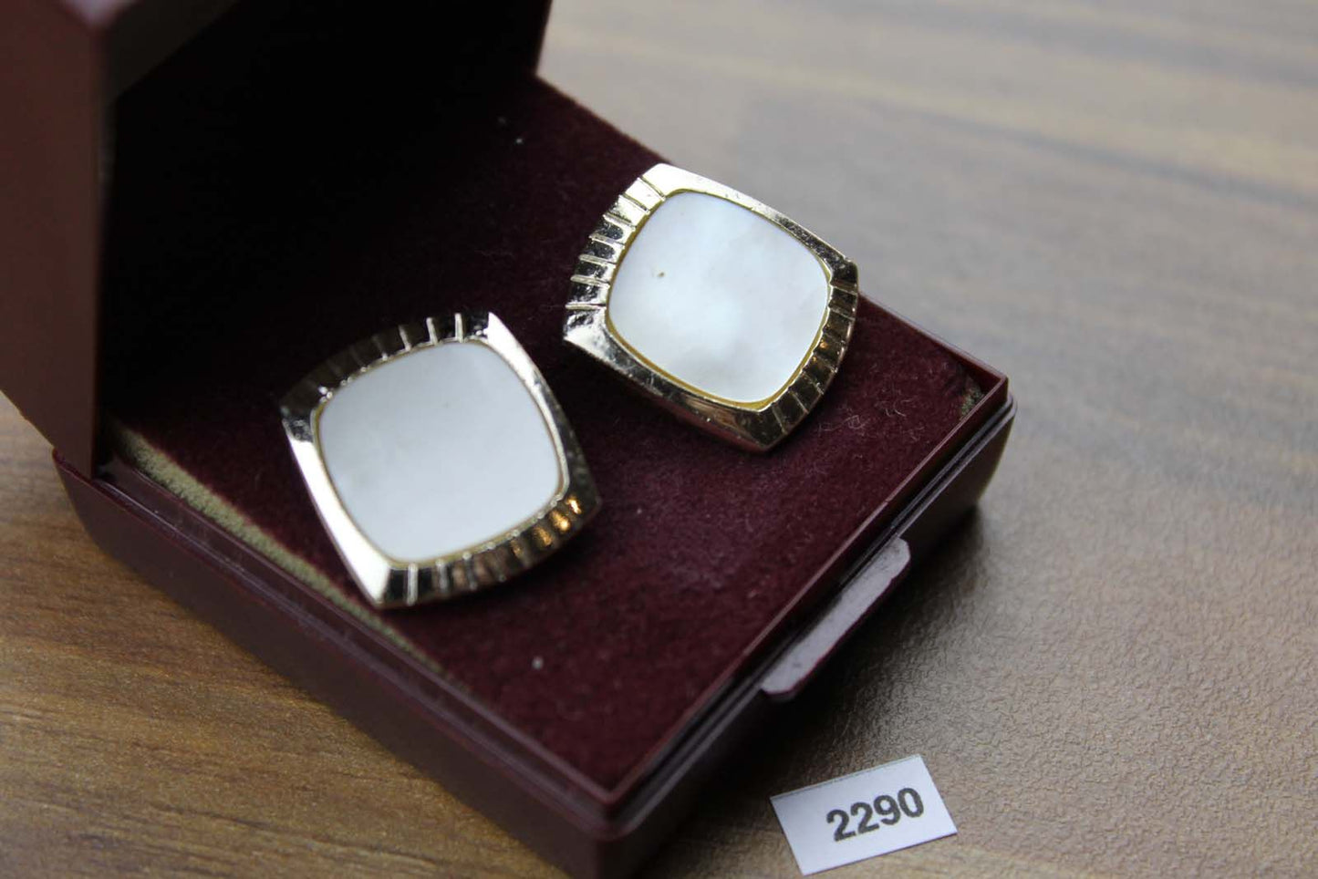 Vintage gold metal oyster pearly glass square chain connect cuff links