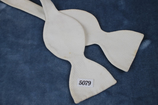 Vintage self tie thistle end cream textured pattern fixed length bow tie