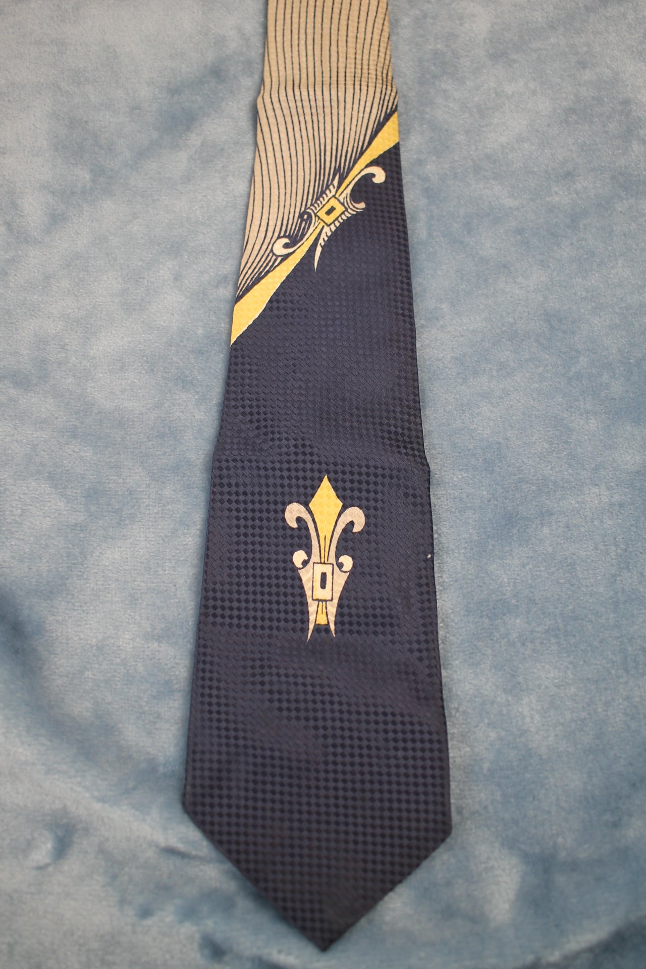 Vintage Towncraft Deluxe 1940s/50s dark blue yellow beige pattern swing tie