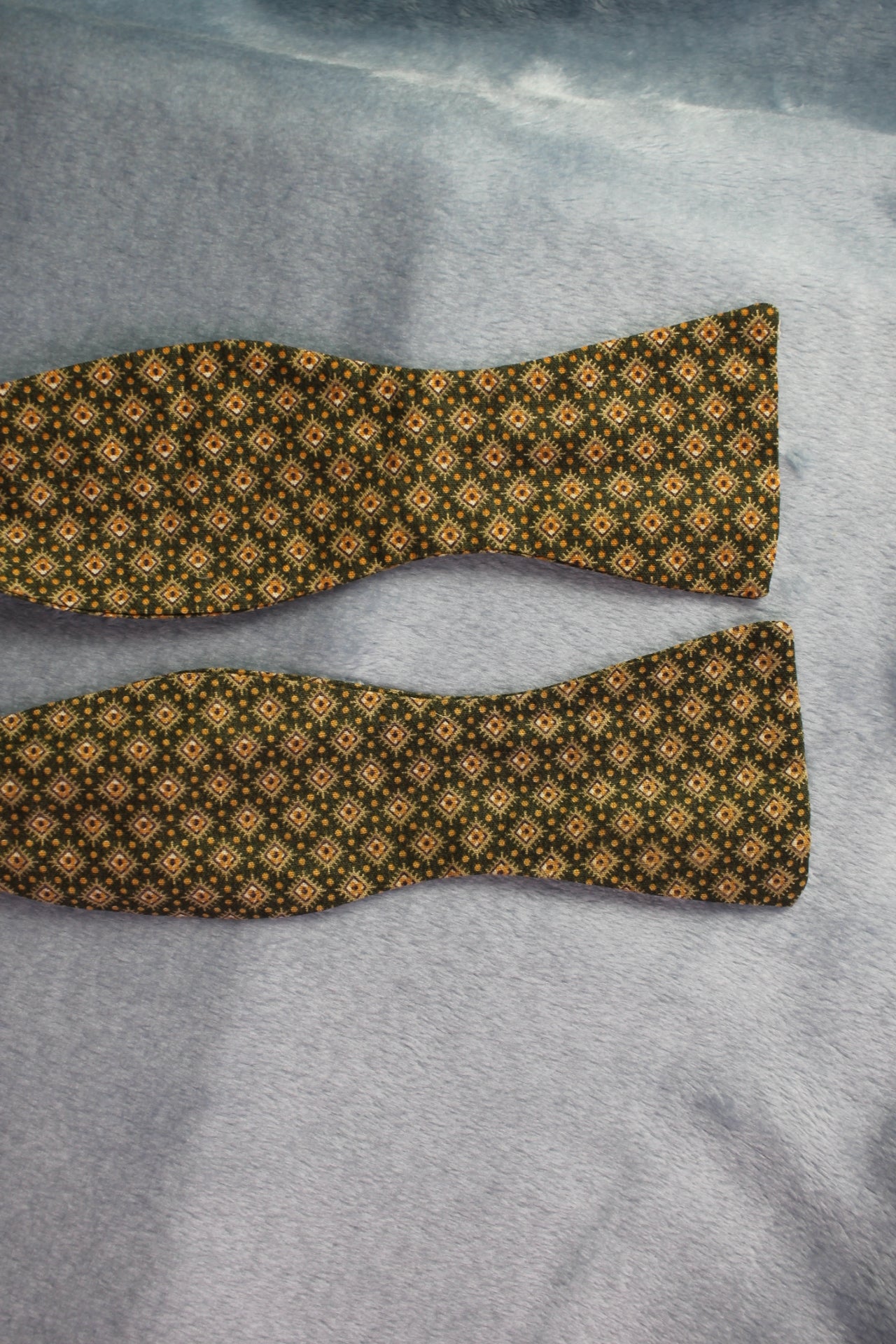 Vintage self tie thistle end green orange pattern bow tie