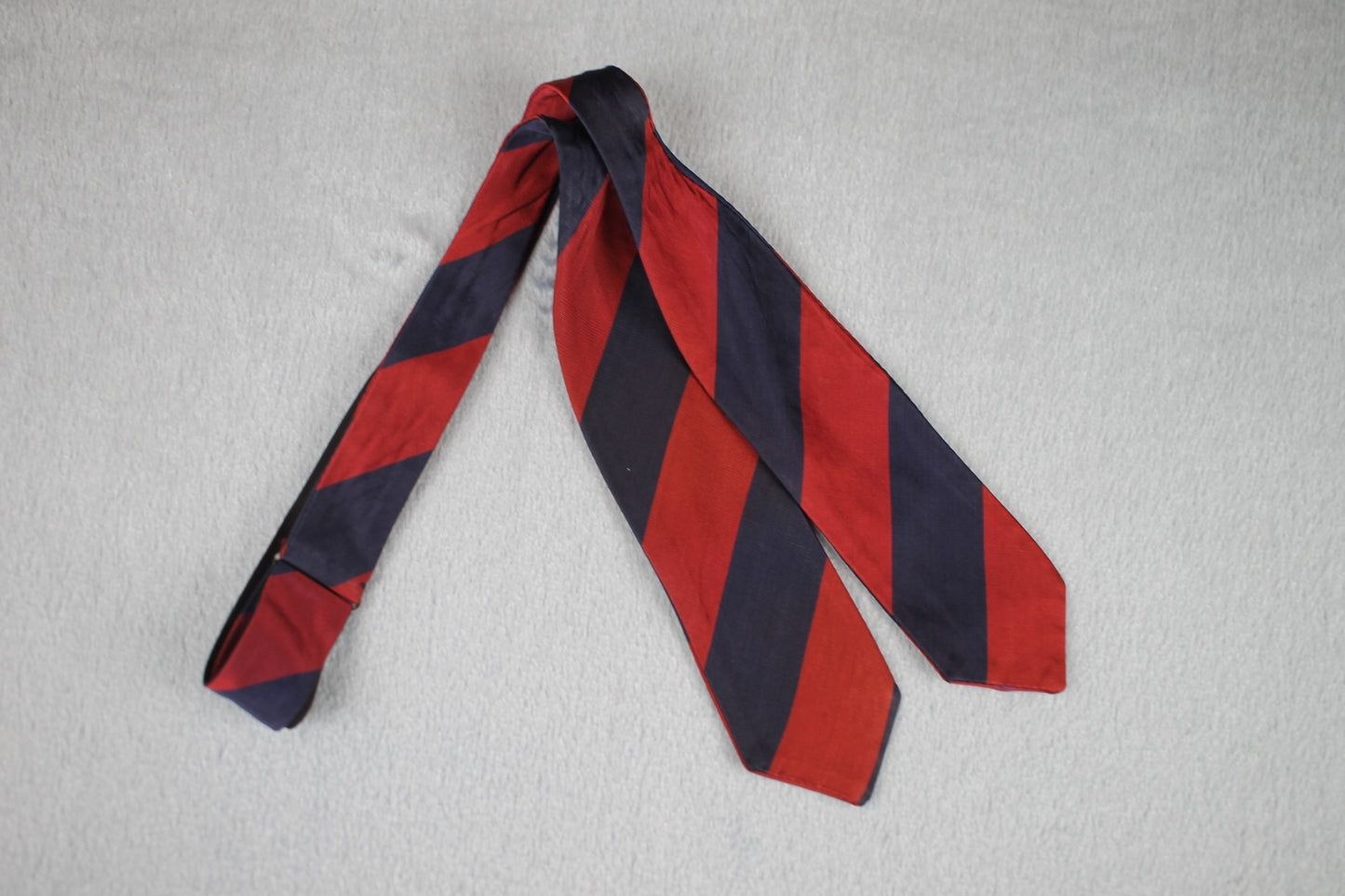 Vintage Prest-o-Size self tie arrow end navy red bow tie adjustable