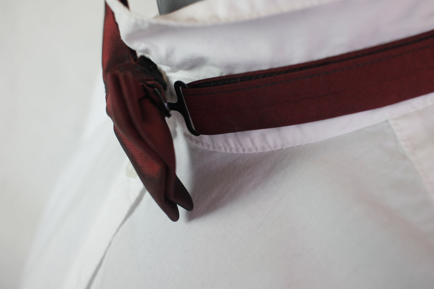 Vintage pre-tied dark red bow tie adjustable