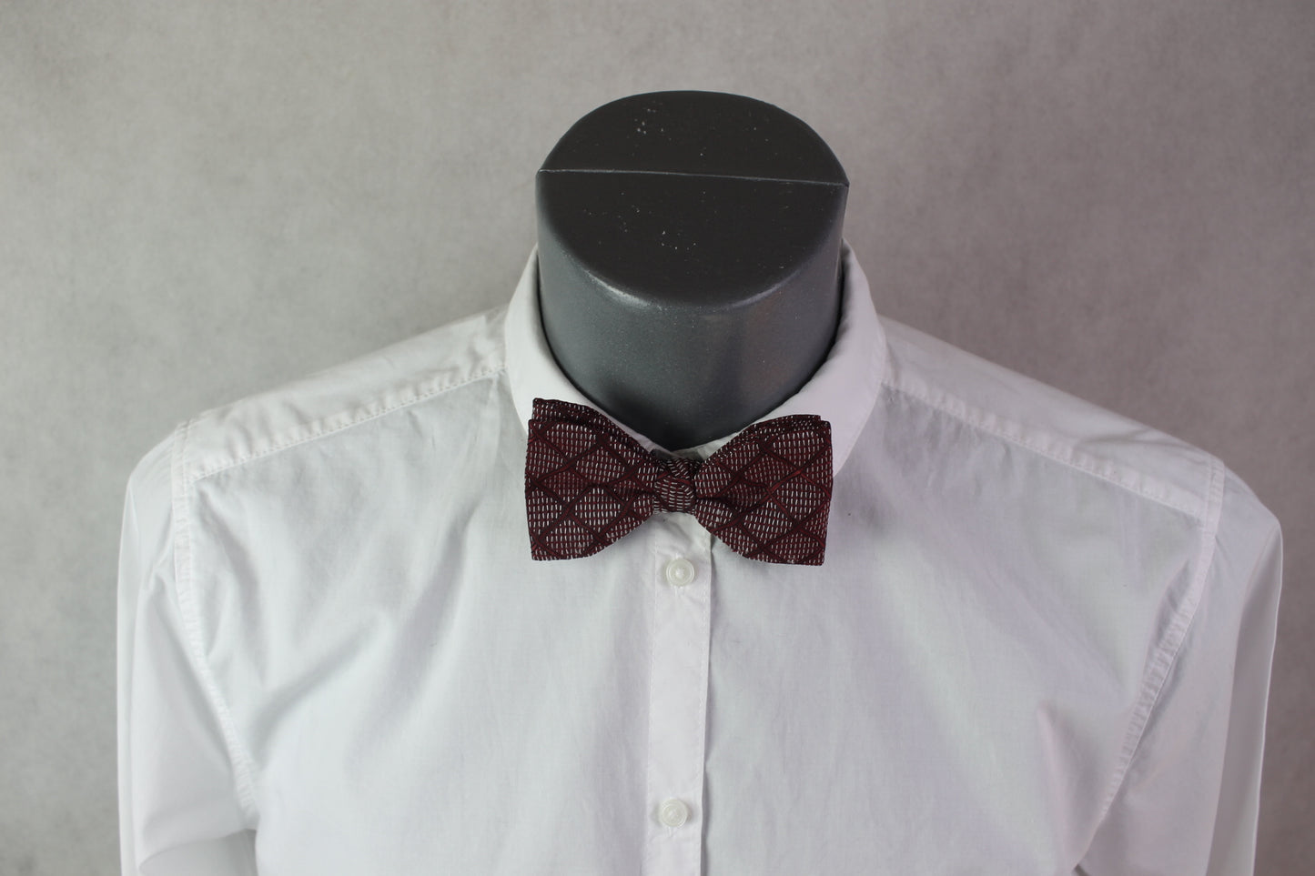 Vintage Frederick Theak pre-tied dark red silver pattern bow tie adjustable still in box