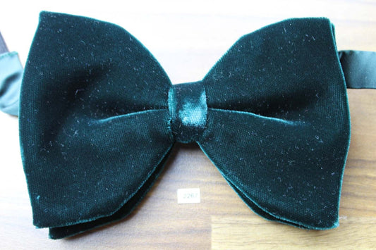 Vintage 1970s Pre Tied Bow Tie Dark Green Velvet Adjustable