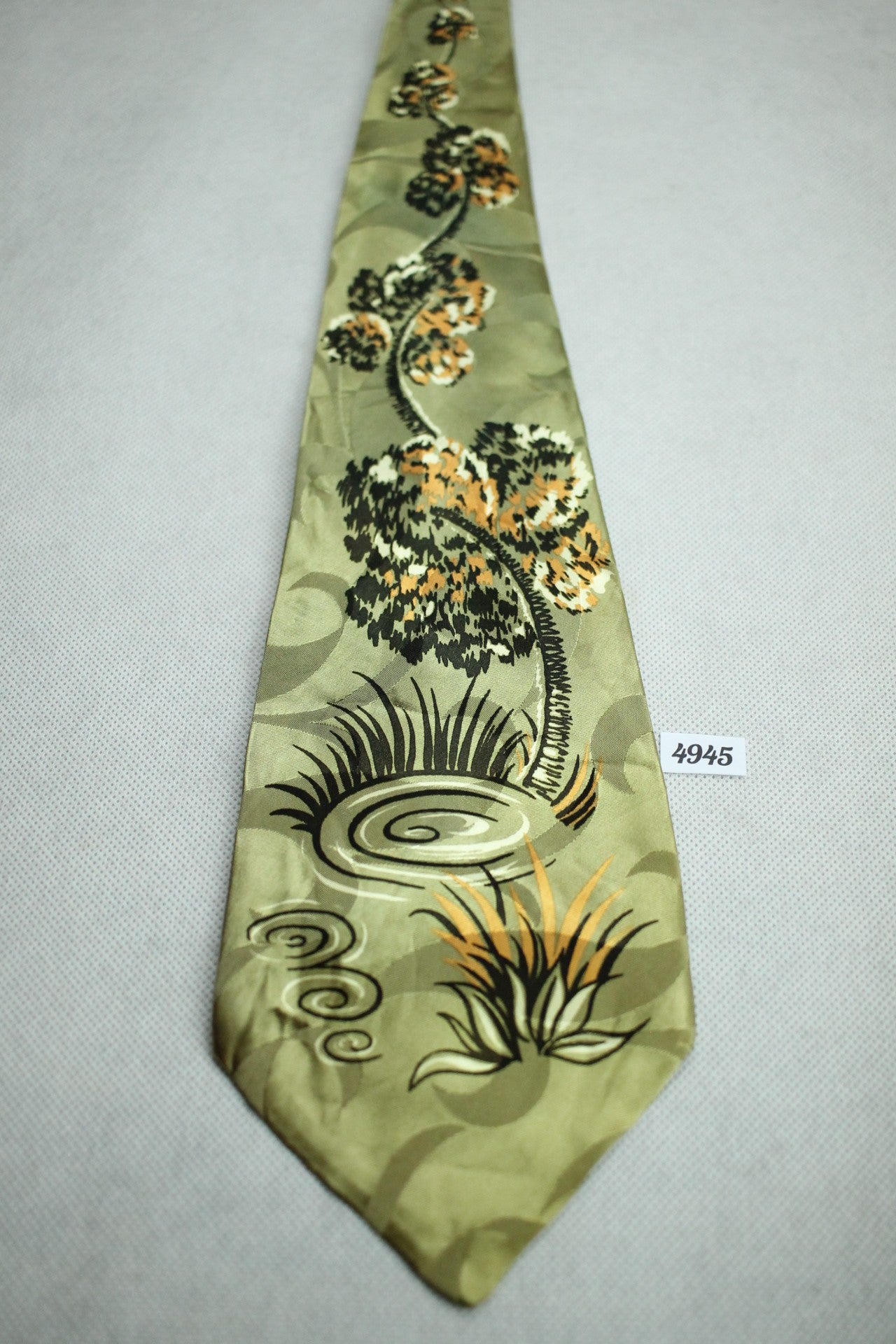 Vintage Beau Brummel field and stream olive green jacquard swing tie 1940s/50s