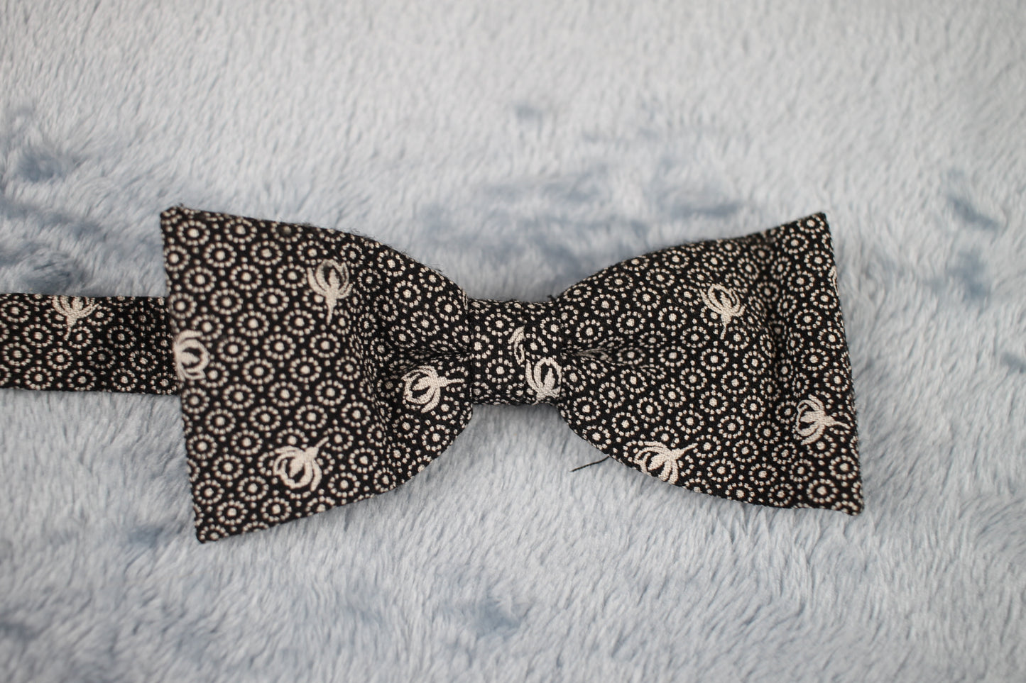 Vintage pre-tied black white motif pattern bow tie adjustable
