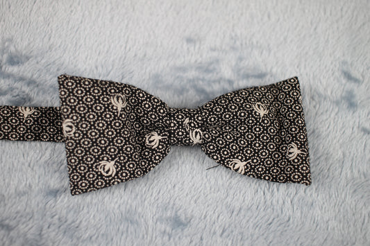 Vintage pre-tied black white motif pattern bow tie adjustable