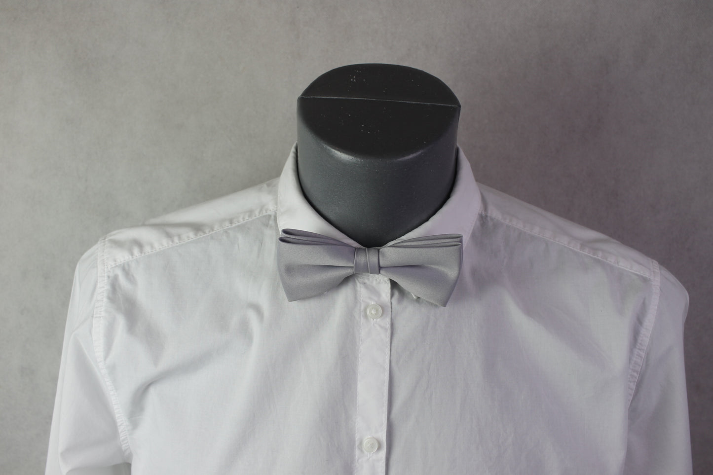 Vintage pre-tied silver grey bow tie adjustable still in box