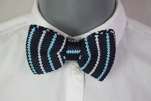 Vintage pre-tied blue white striped pattern bow tie adjustable