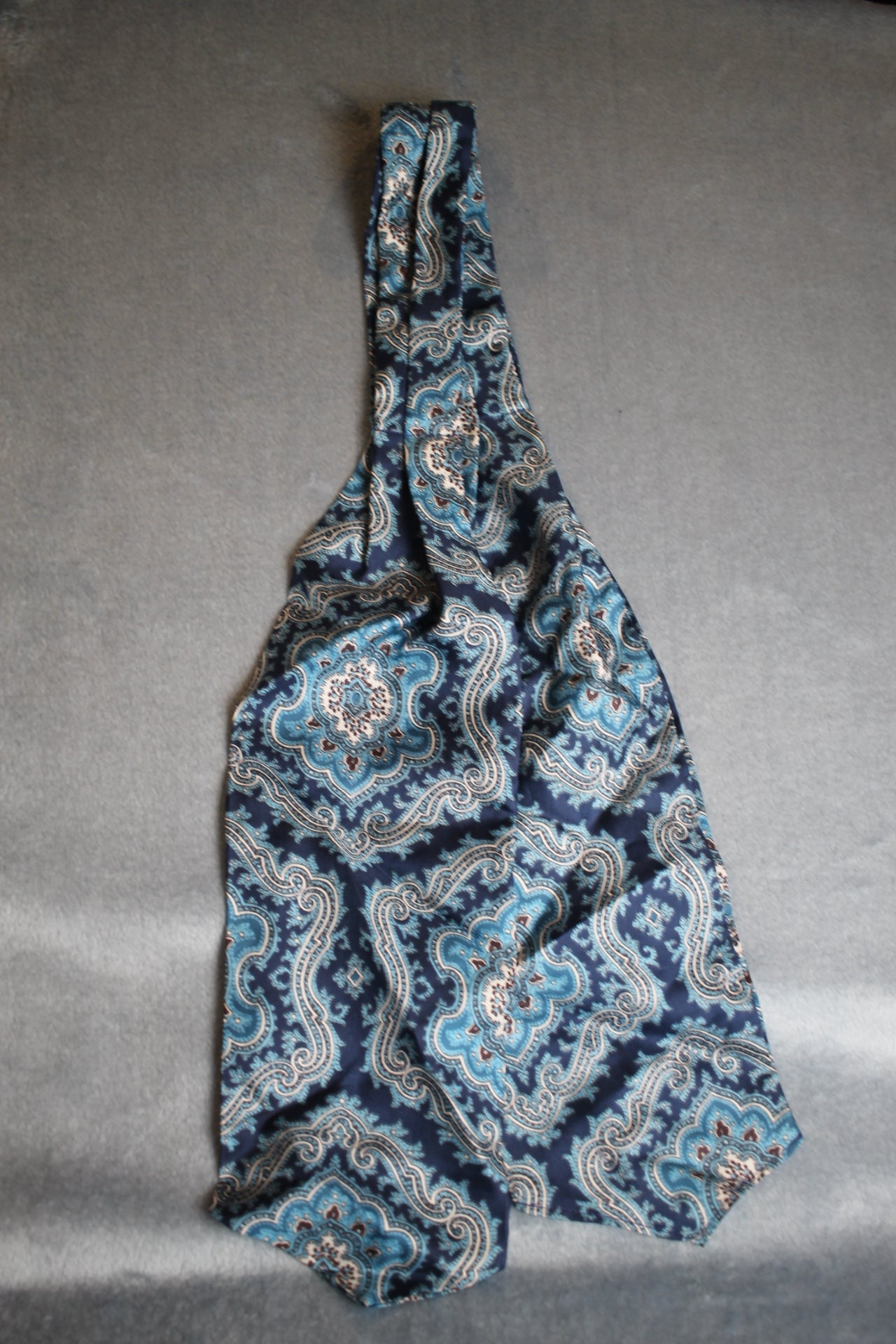 Vintage 2 tone blue black patterned cravat retro mod