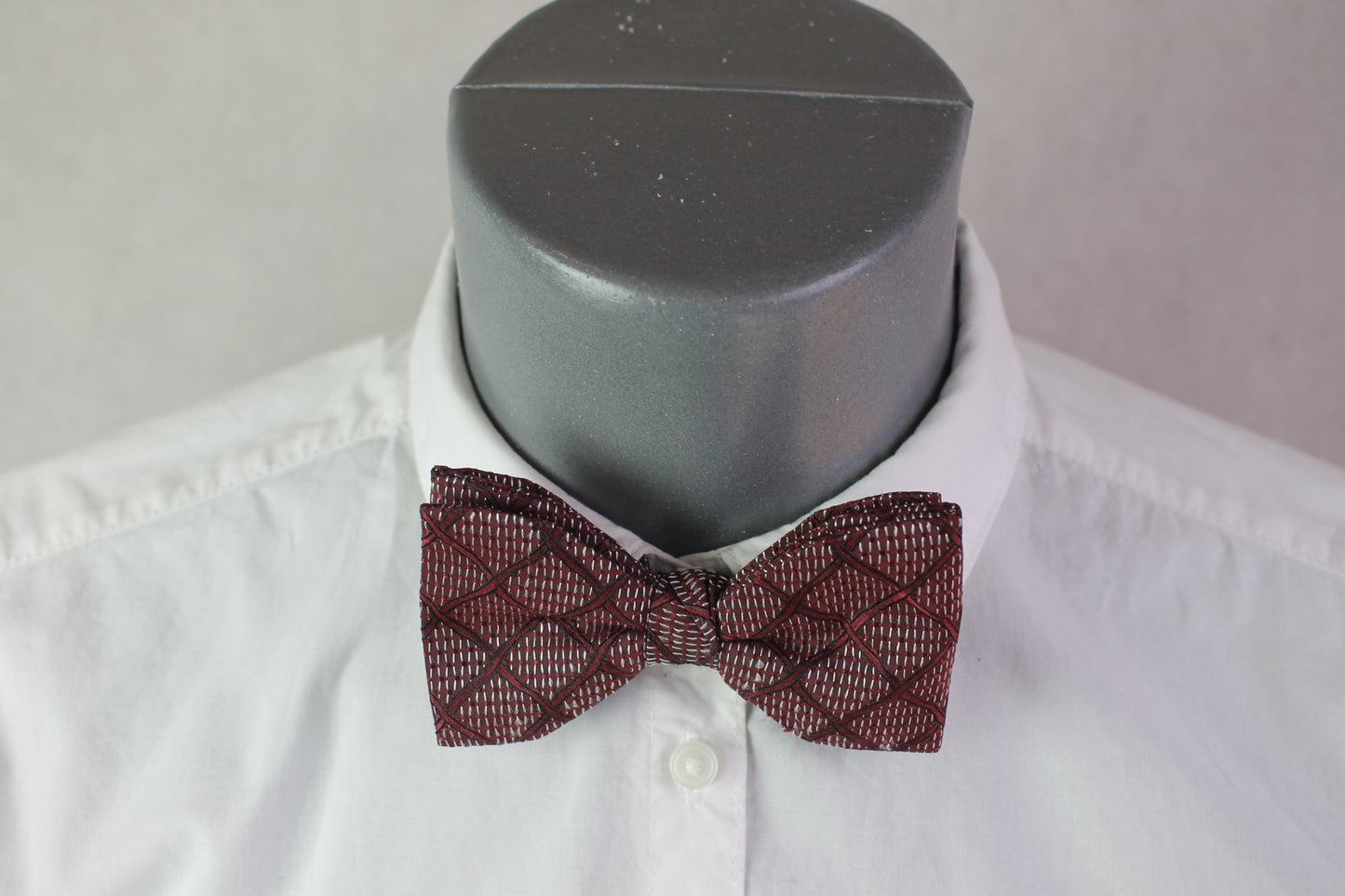 Vintage Frederick Theak pre-tied dark red silver pattern bow tie adjustable still in box