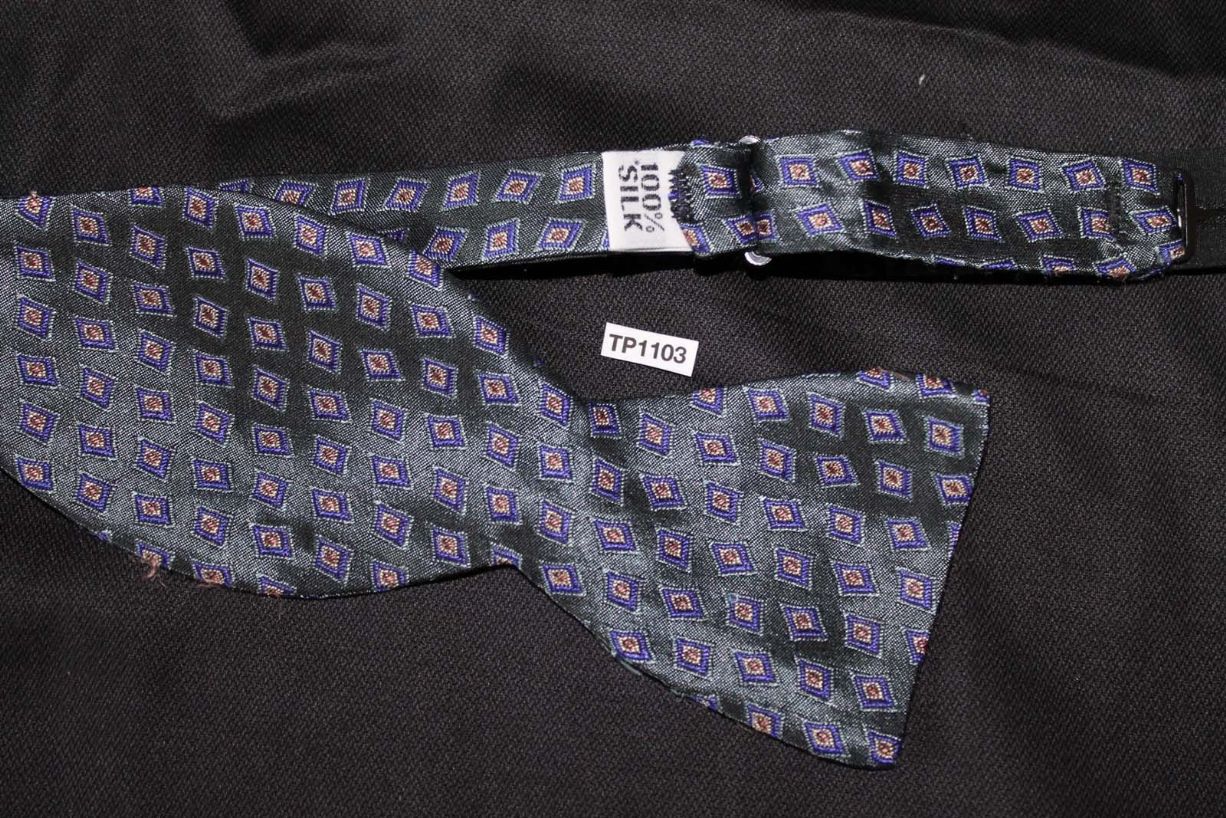 Vintage self tie thistle end 100% silk grey blue diamond pattern bow tie
