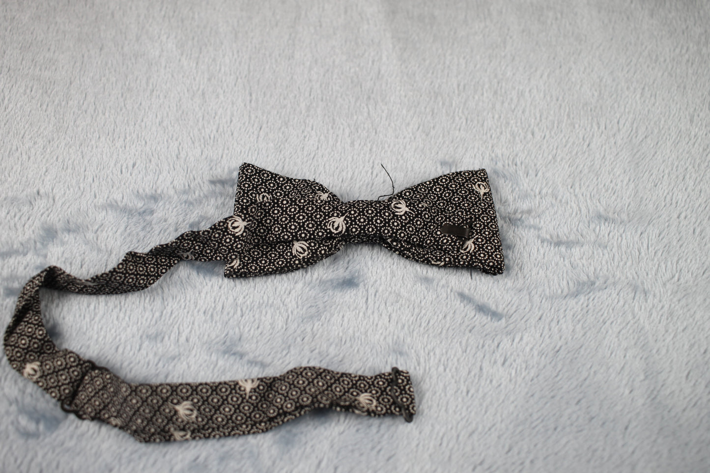 Vintage pre-tied black white motif pattern bow tie adjustable