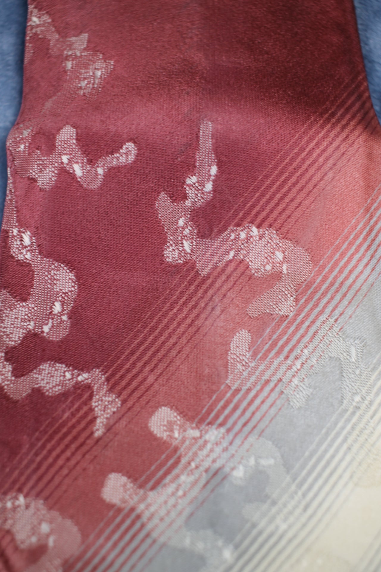 Vintage Rhodia France 1950s/60s pink cream silver faded look pattern tie